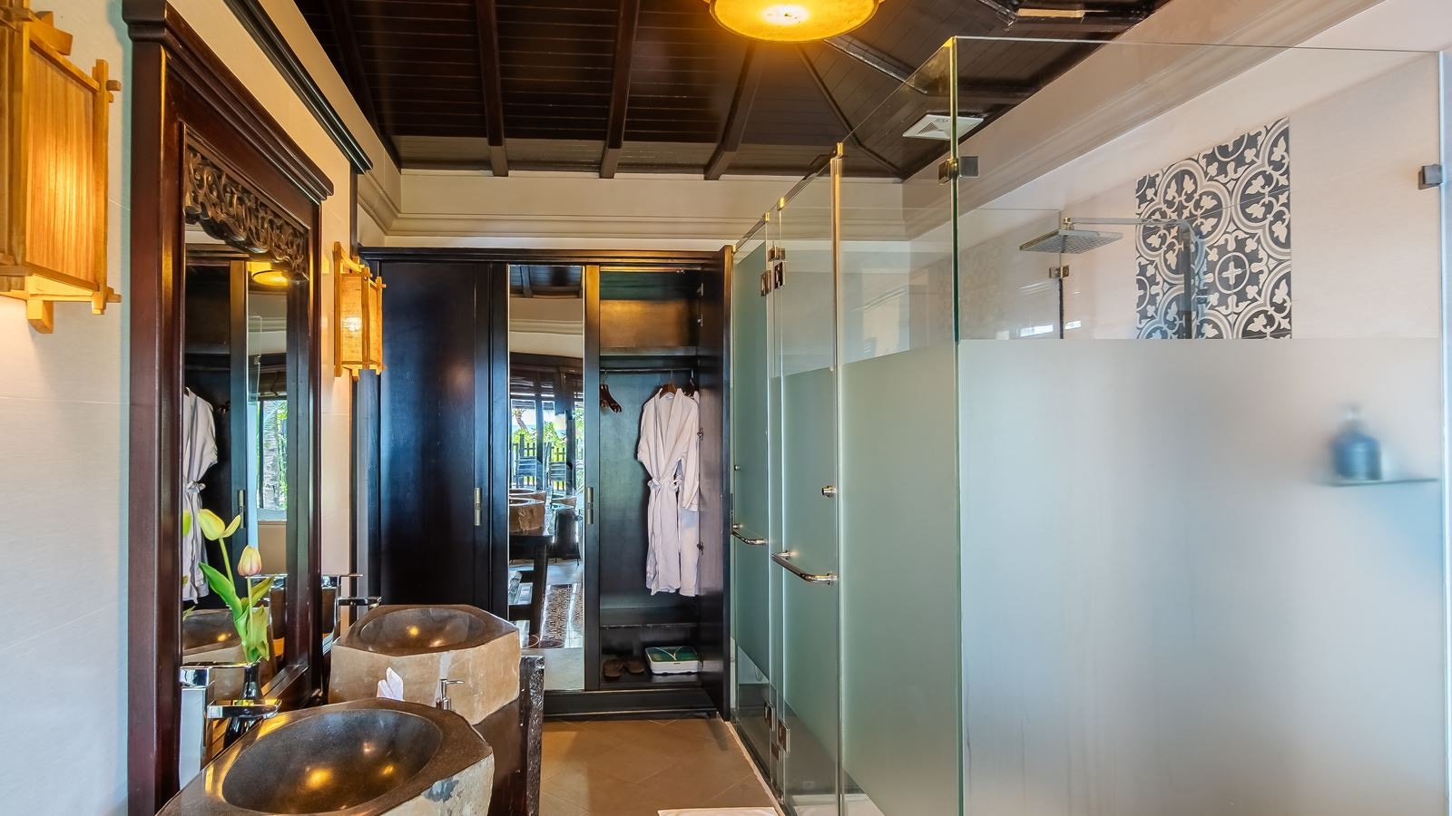 rooms-inpeccable-beach-step-villa