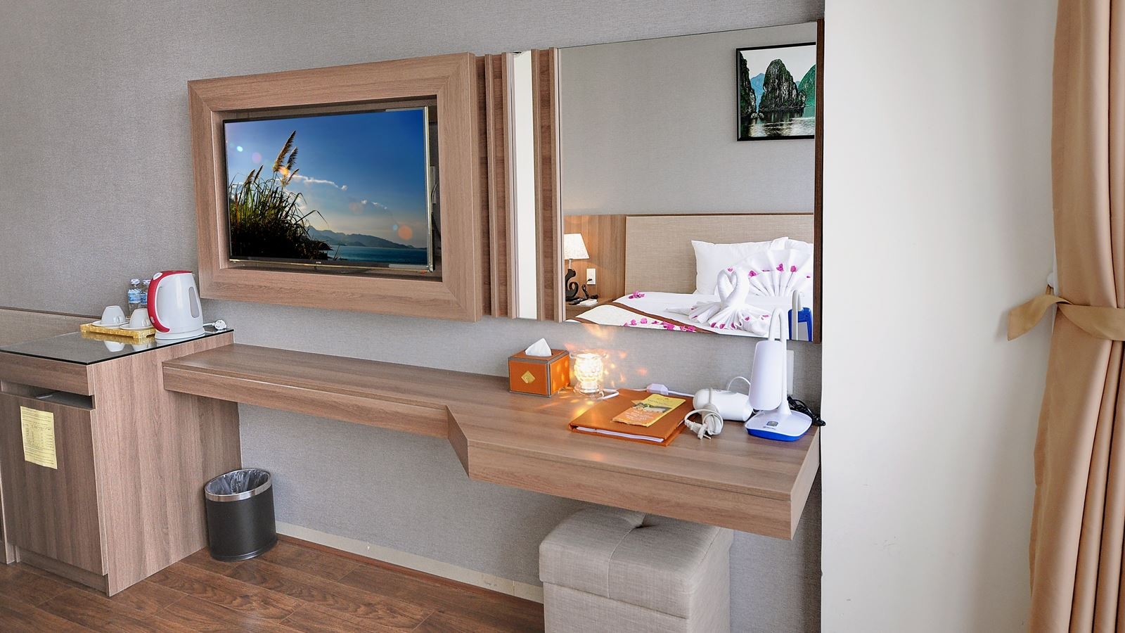 rooms-senior-room-with-balcony