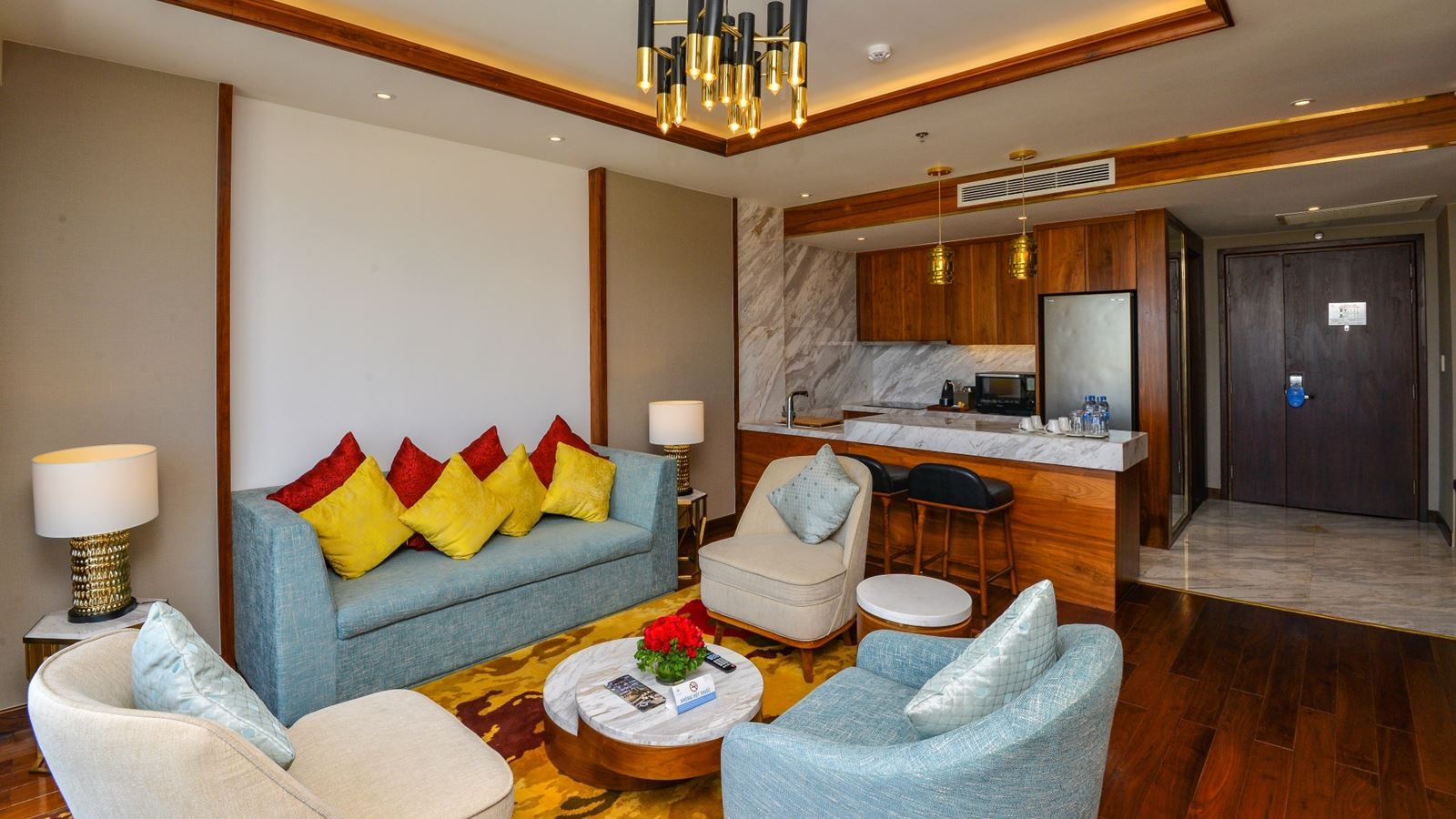 rooms-sky-suite-with-balcony