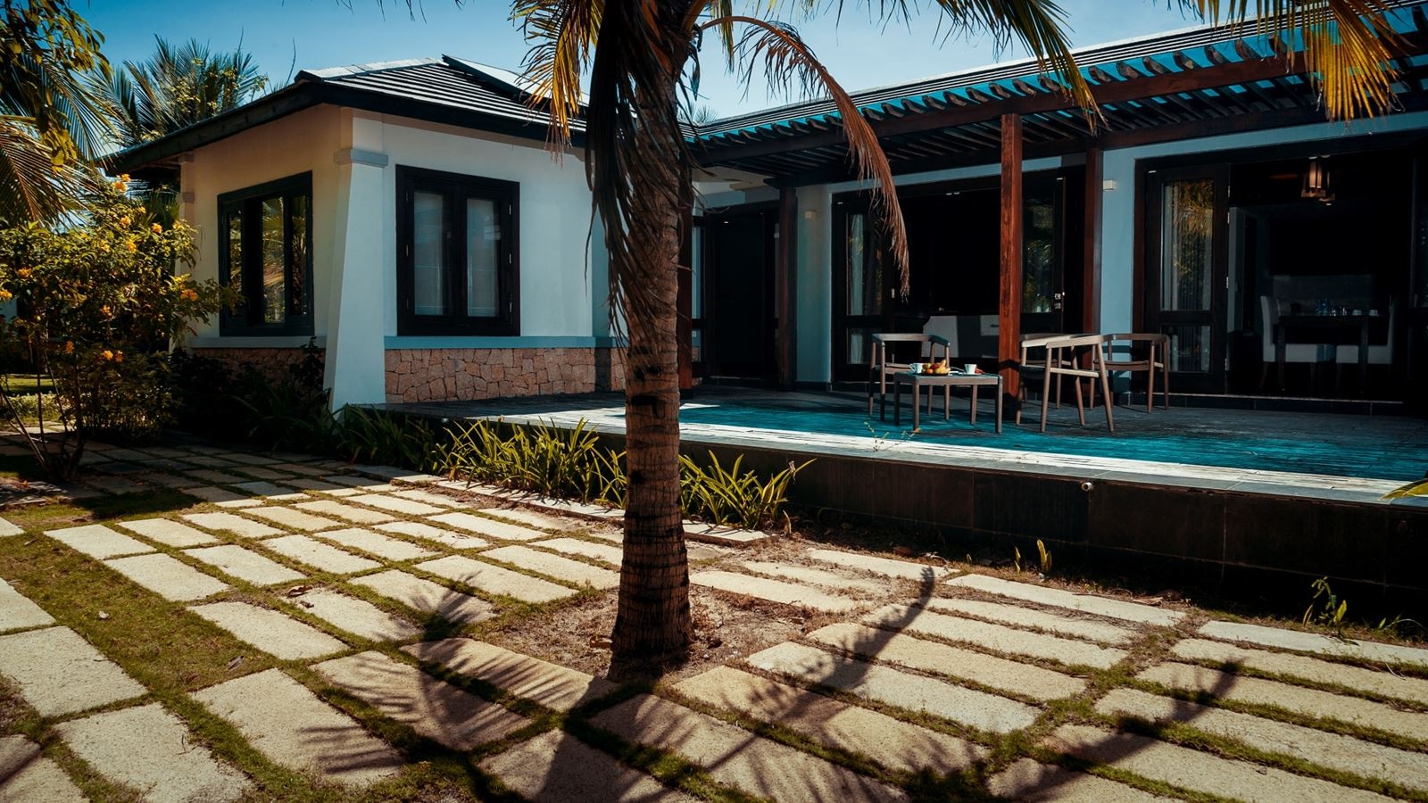 rooms-3bedroom-garden-villa