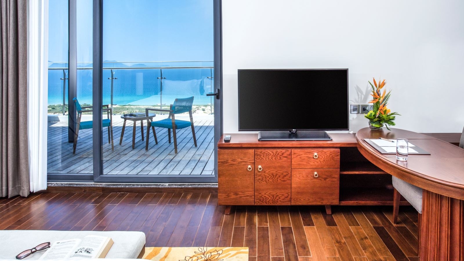 rooms-deluxe-terrace-ocean-view-child-without-extra-bed