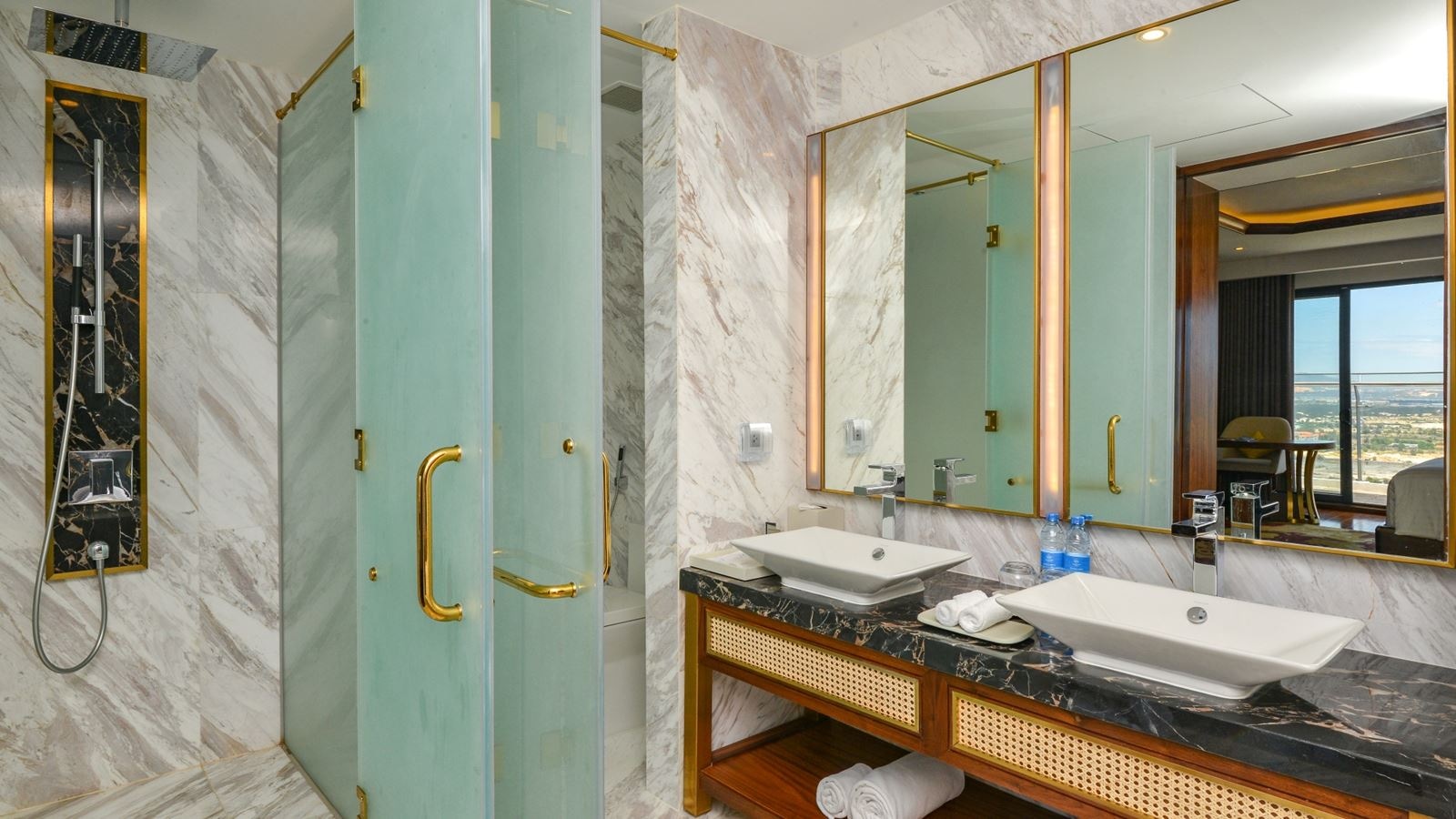 rooms-sky-suite-with-balcony-child-without-extra-bed