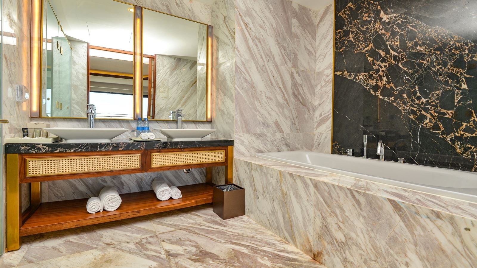 rooms-sky-suite-ocean-view-with-balcony-child-without-extra-bed