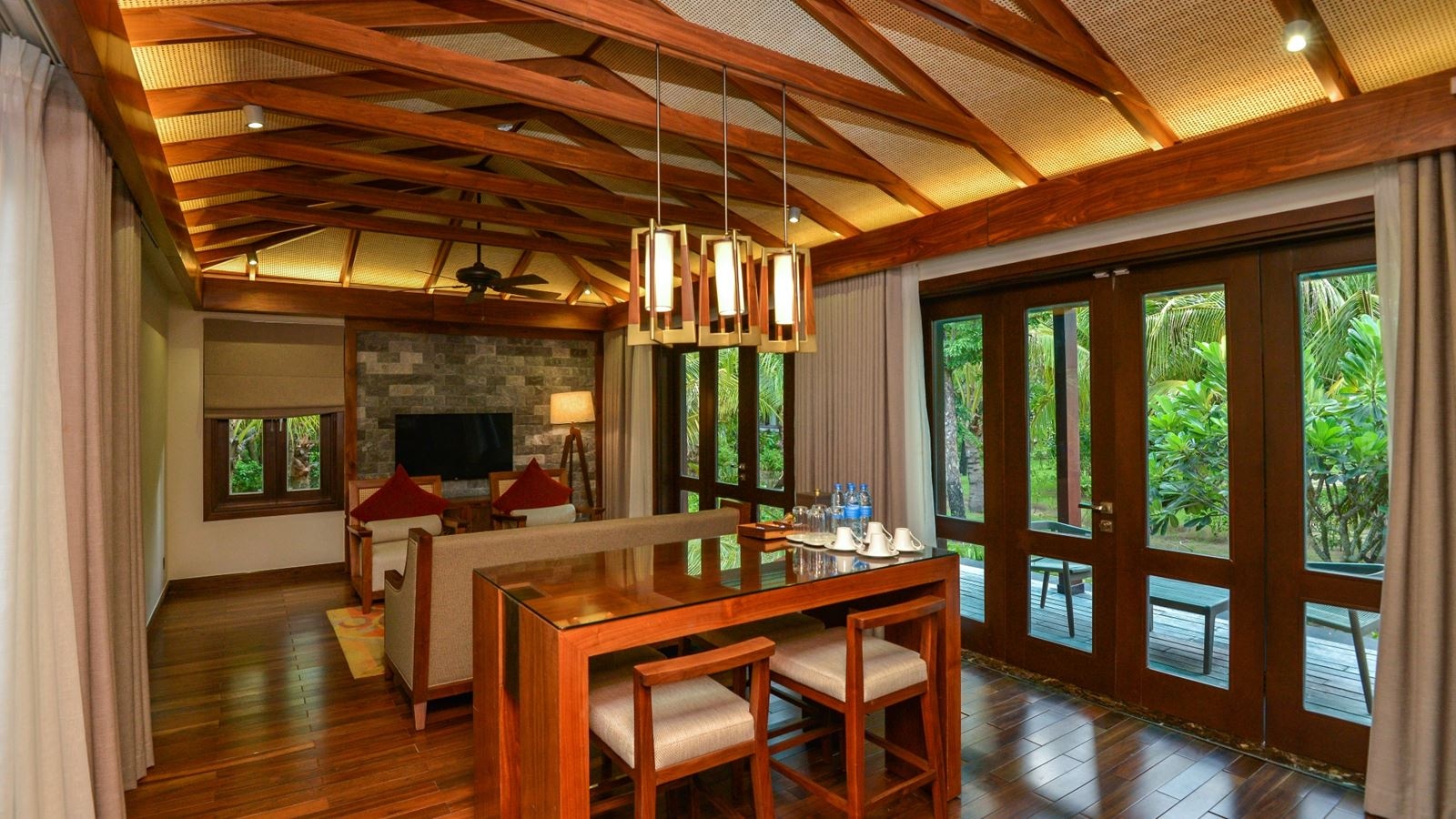 rooms-2bedroom-gardenlagoon-villa