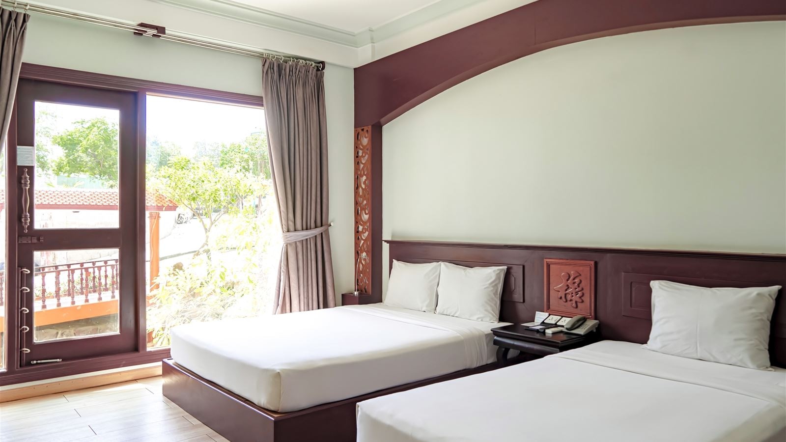 rooms-room-superior-garden-view-with-window