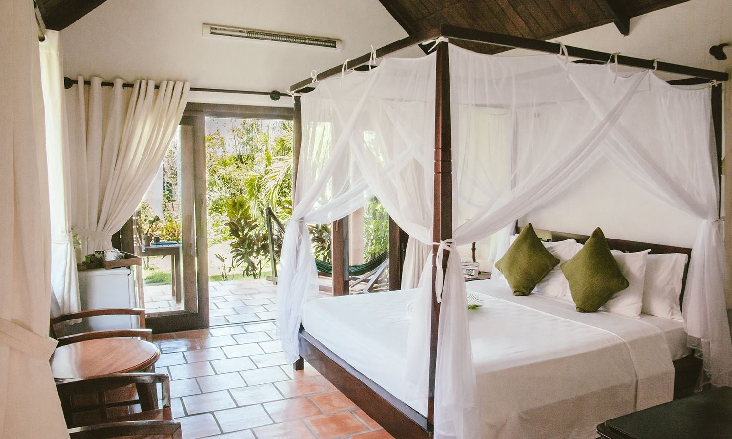 rooms-superior-garden-bungalow-view-with-balcony