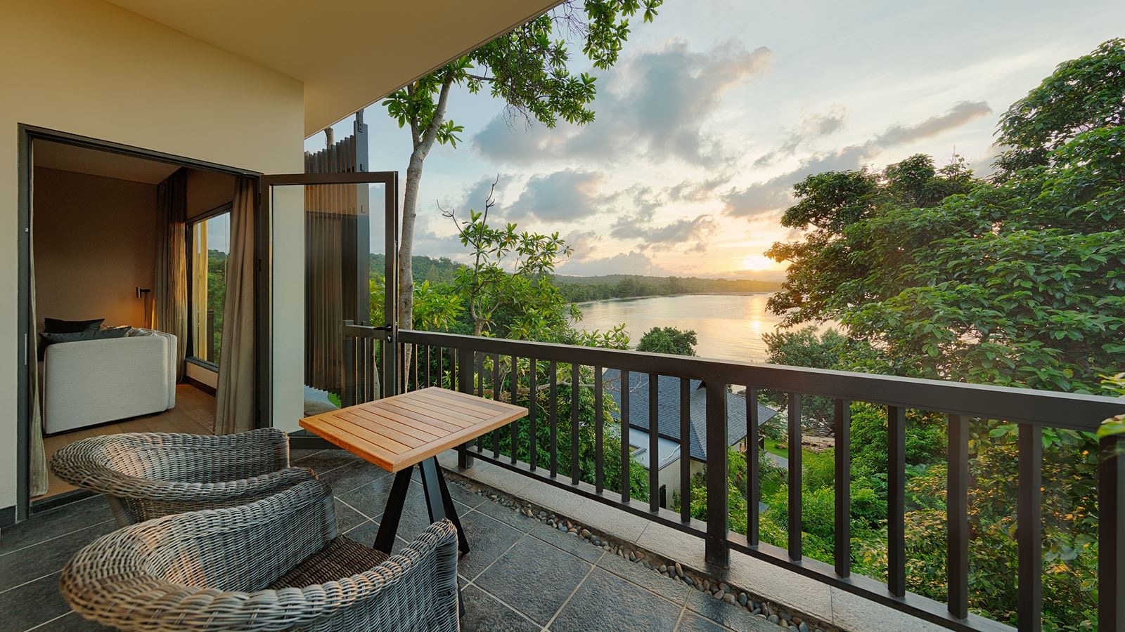 rooms-blue-ocean-suite-2-bedrooms