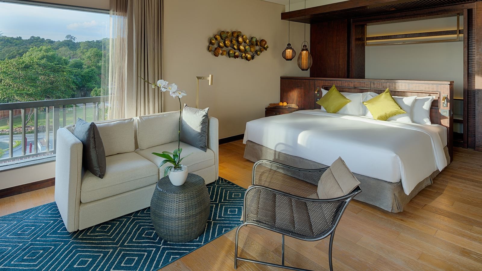 rooms-superior-gardenview-with-balcony