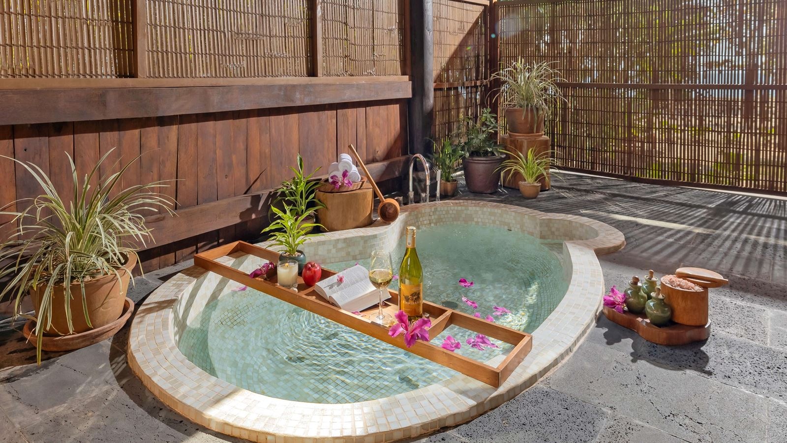 rooms-beachfront-pool-villa-child-without-extra-bed