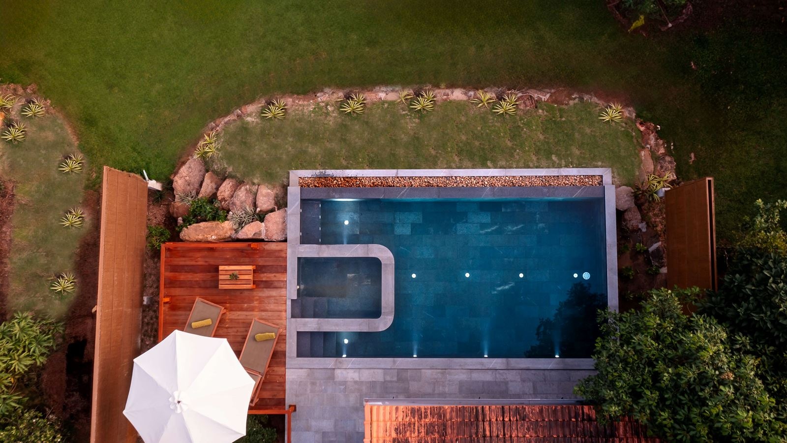 rooms-beachfront-pool-villa-child-without-extra-bed