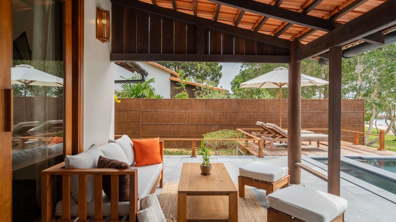 rooms-beachfront-pool-villa-child-without-extra-bed