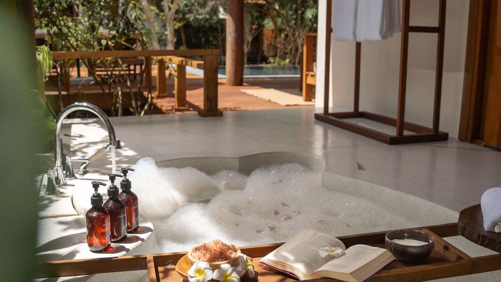 rooms-green-pool-villa