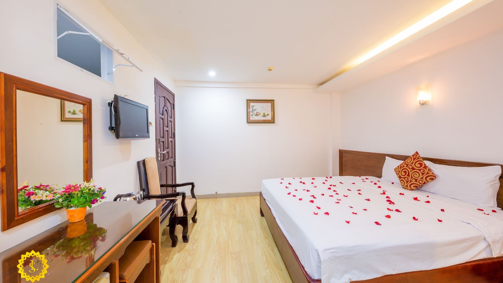 rooms-standard-interior-no-window