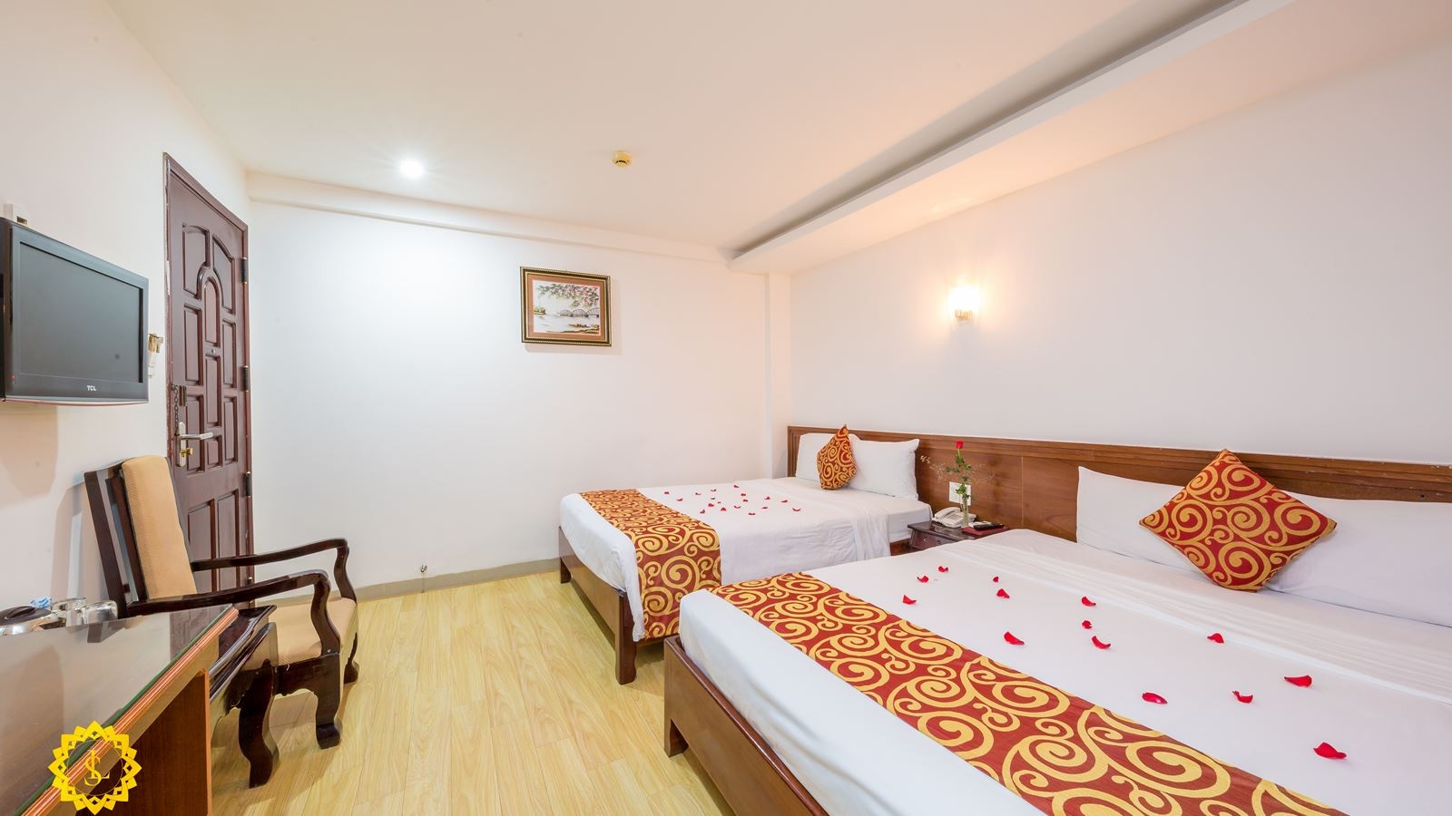 rooms-standard-interior-no-window