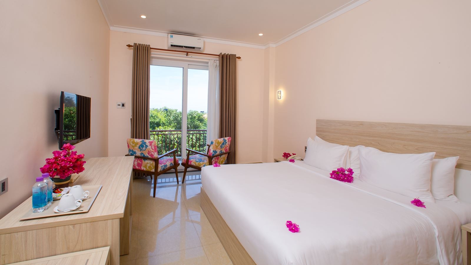 rooms-superior-room-with-balcony-child-without-extra-bed