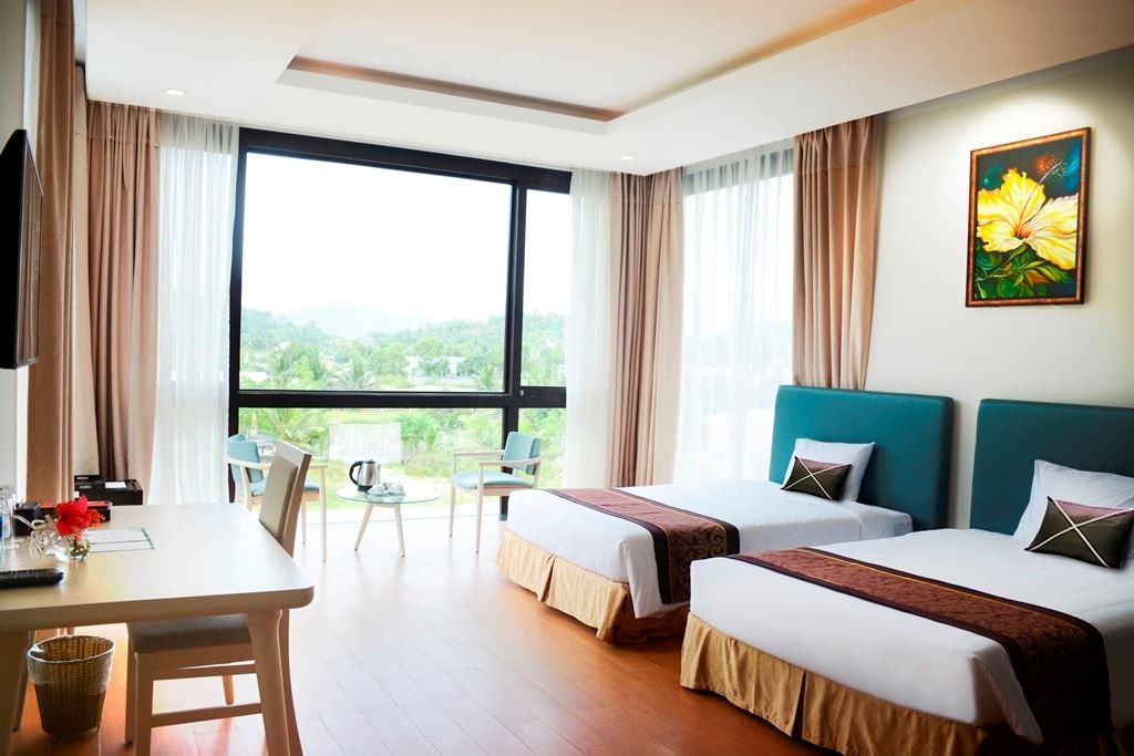 rooms-luxury-room-mountain-view