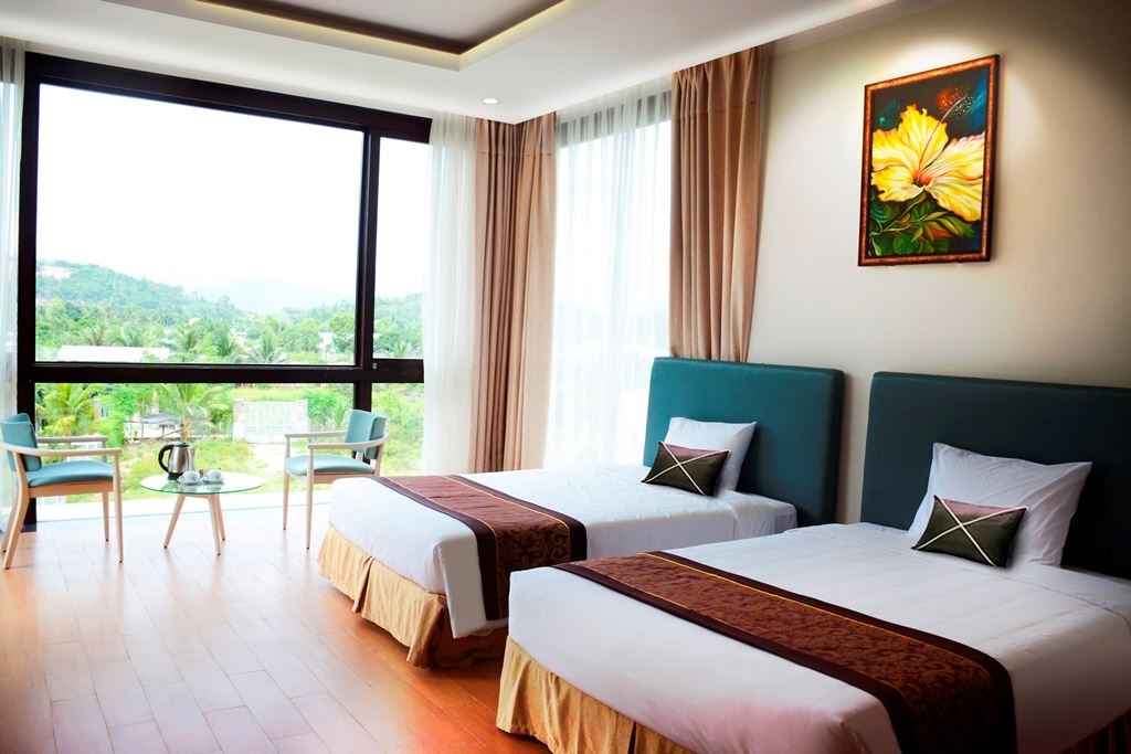 rooms-luxury-room-mountain-view