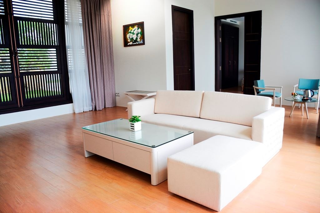 rooms-suite-room-with-pool-golf-course-view