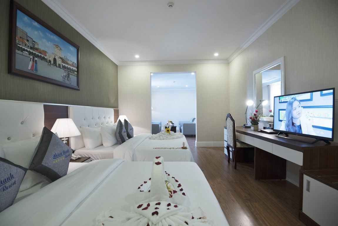 rooms-family-deluxe-with-window-main-building