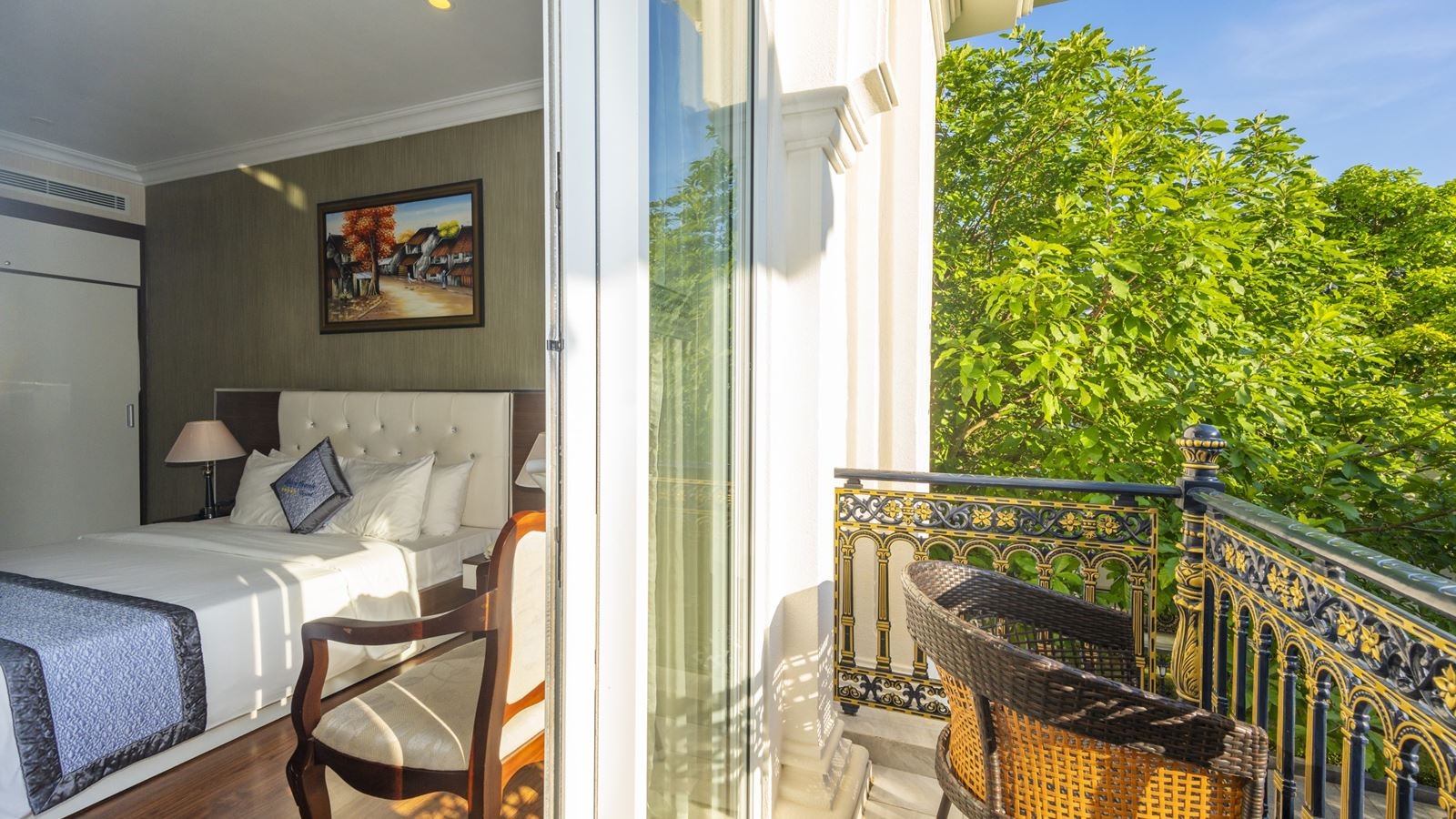 rooms-deluxe-garden-view-with-balcony-annex-building