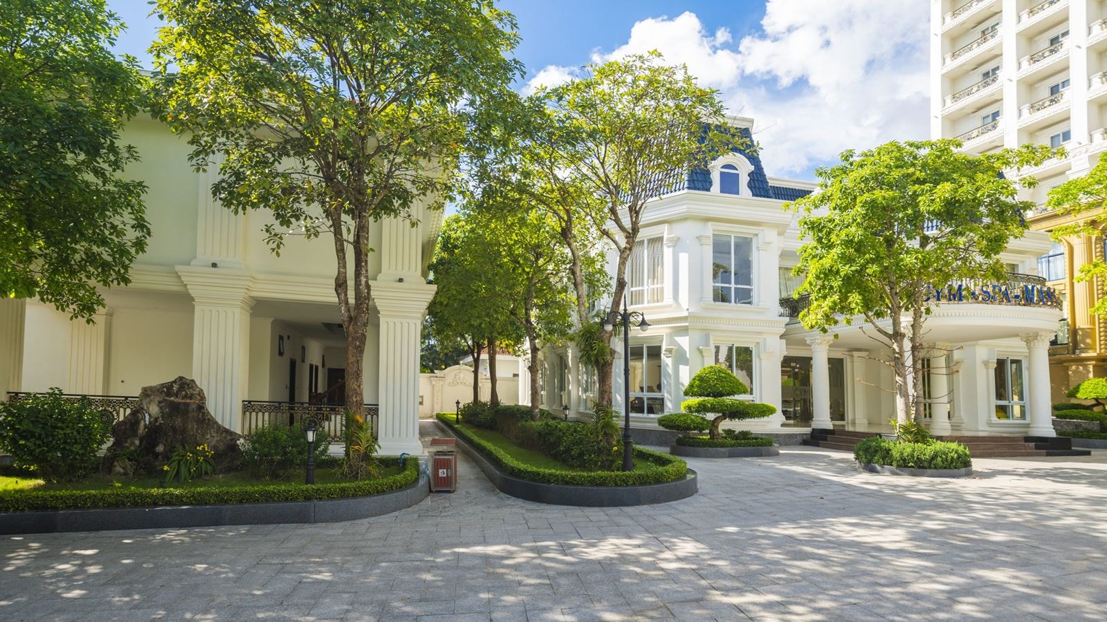 rooms-deluxe-garden-view-with-balcony-annex-building