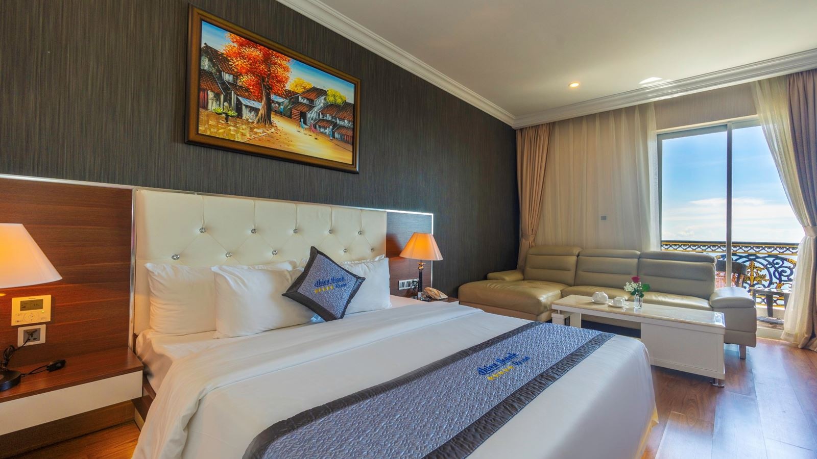 rooms-suite-sea-view-with-balcony-main-building