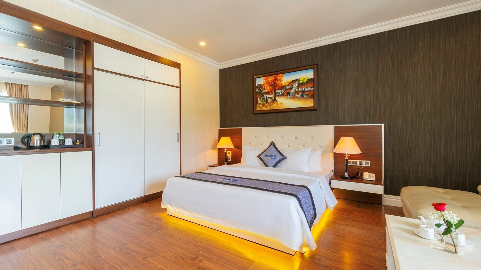 rooms-suite-city-view-with-balcony-main-building-child-without-extra-bed