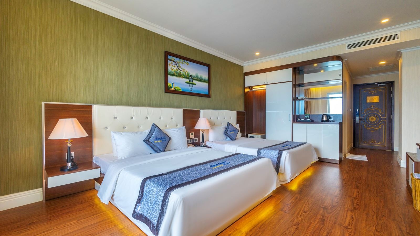 rooms-deluxe-sea-view-with-balcony-main-building