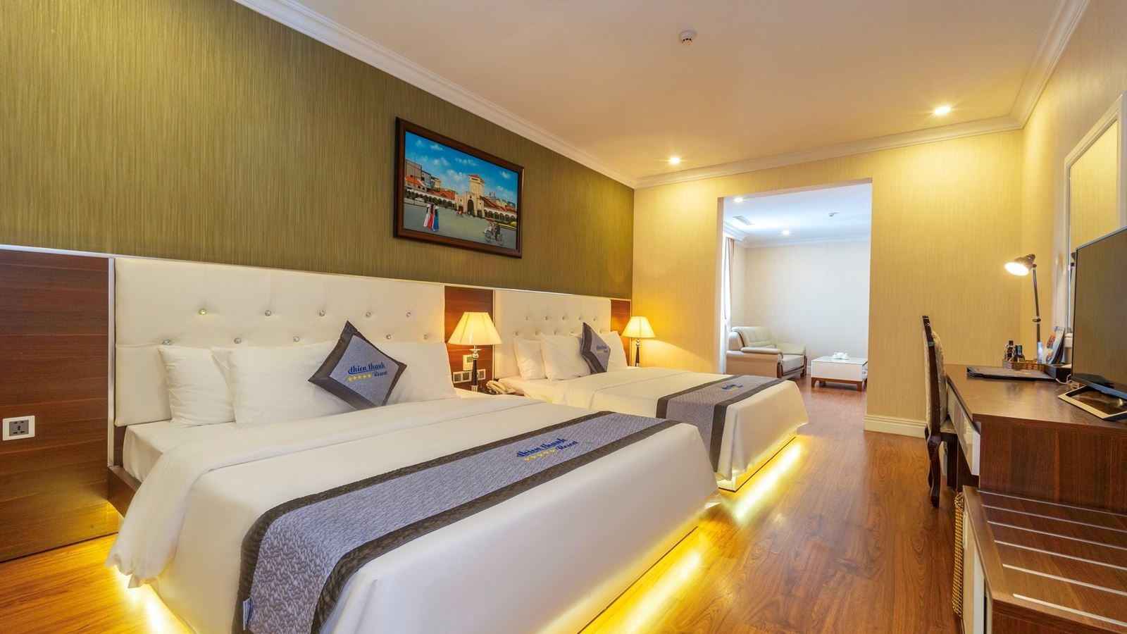 rooms-family-deluxe-with-window-main-building