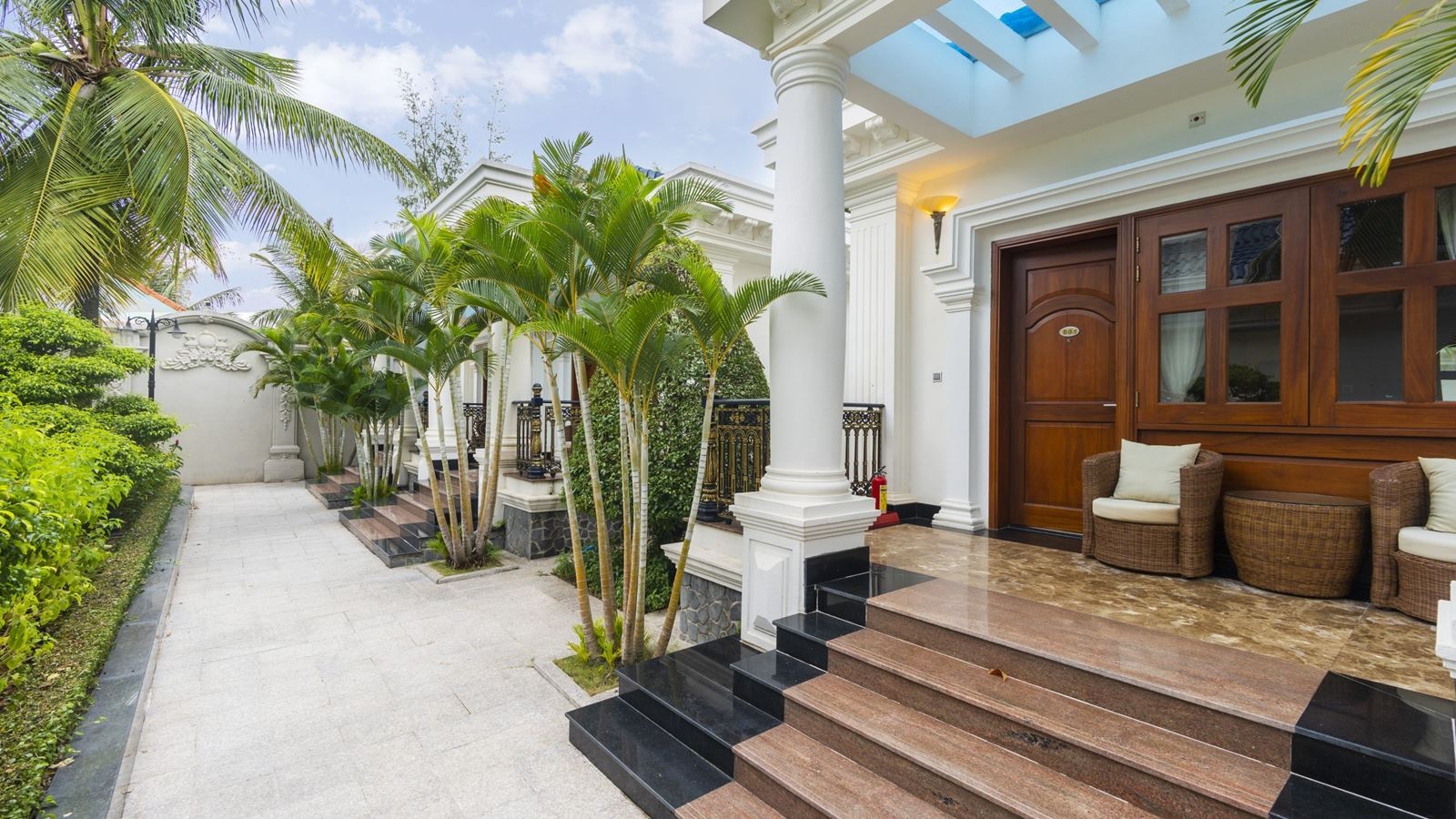 rooms-luxury-bungalow-with-terrace