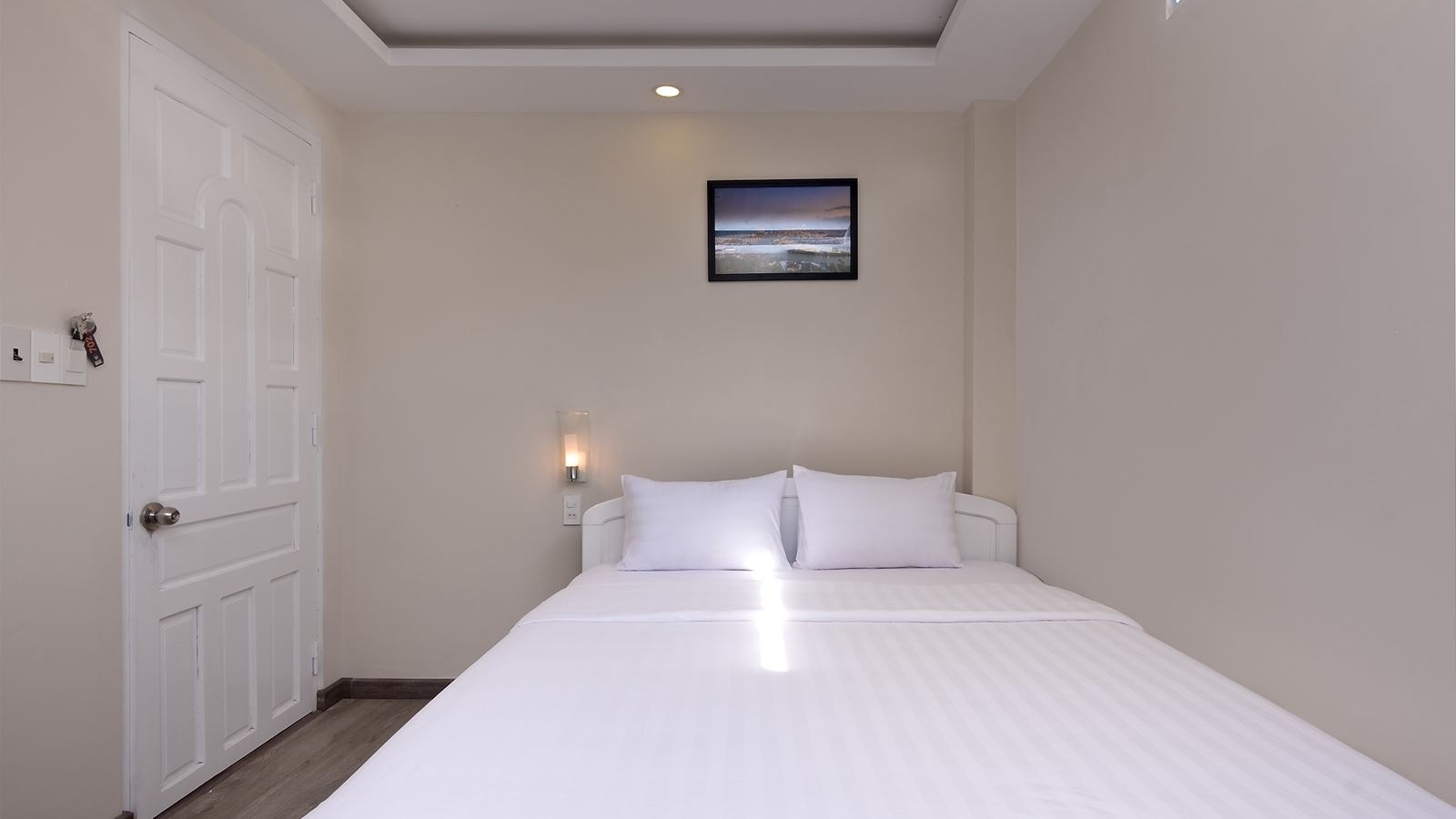 rooms-standard-interior-no-window