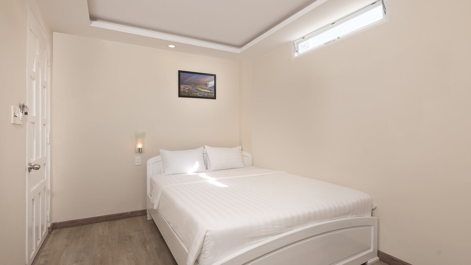 rooms-standard-interior-no-window