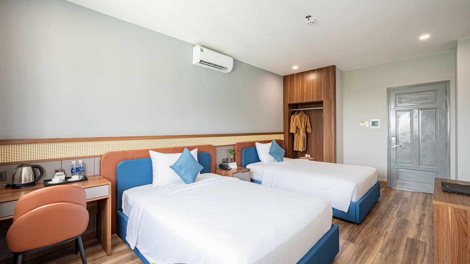 rooms-deluxe-city-view