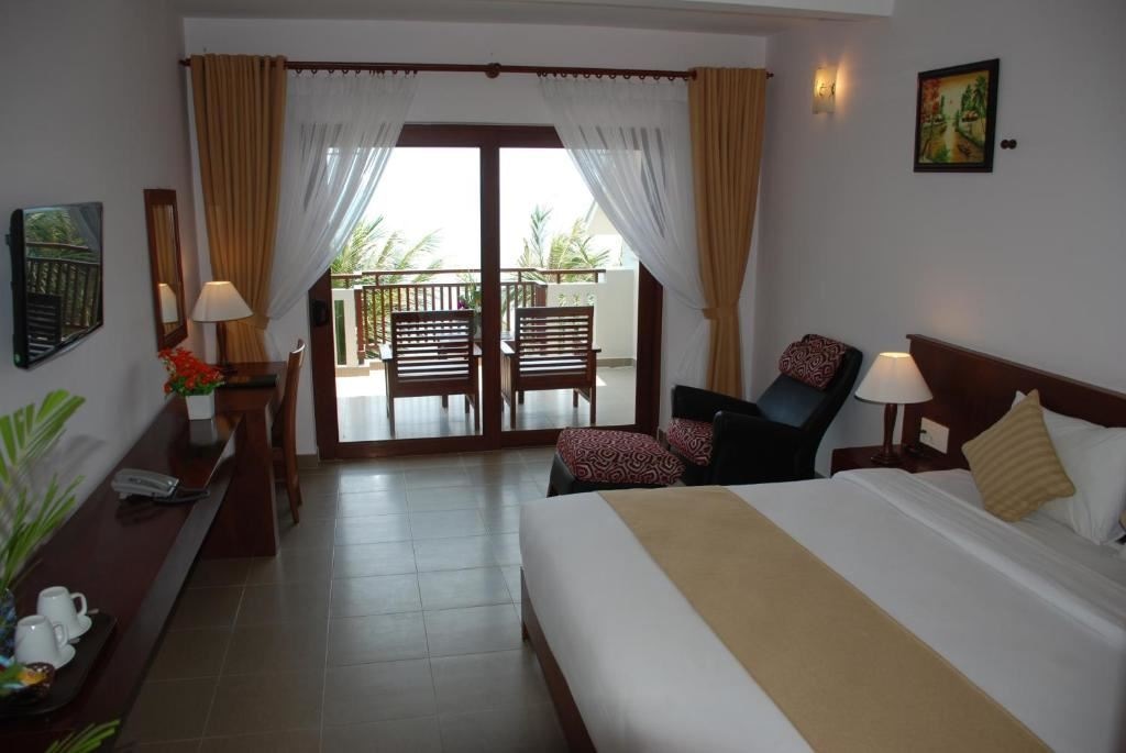 rooms-deluxe-sea-view-balcony