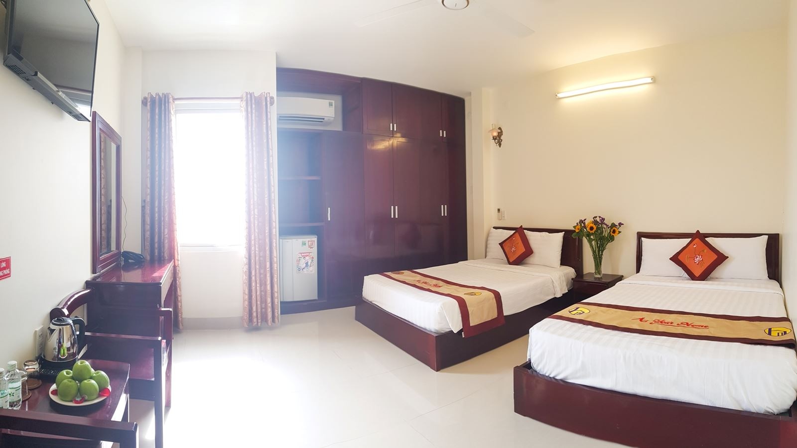 rooms-senior-deluxe-twn-with-balcony