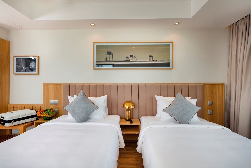 rooms-senior-deluxe-with-french-balcony