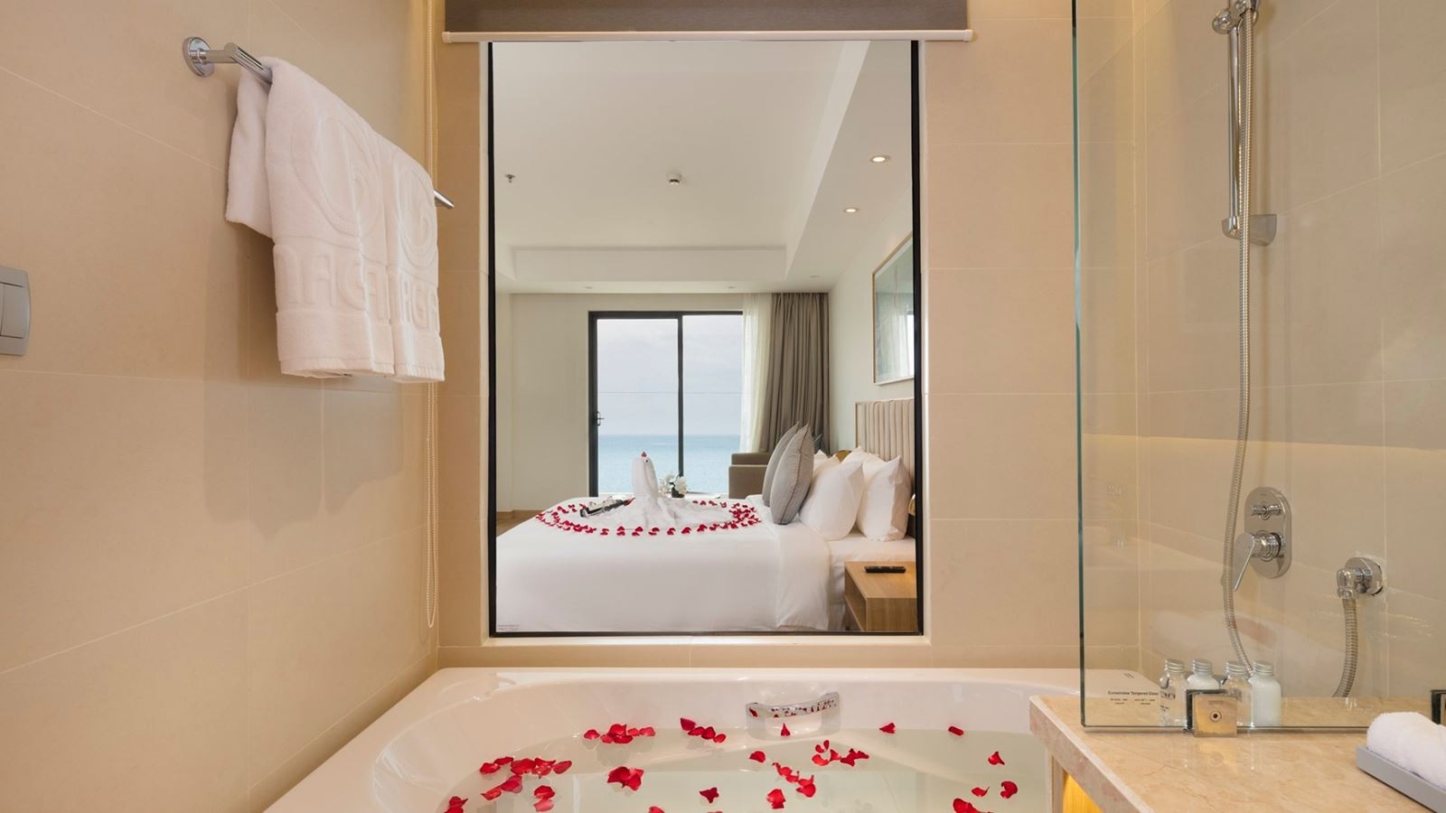 rooms-nagar-ocean-view-with-balcony