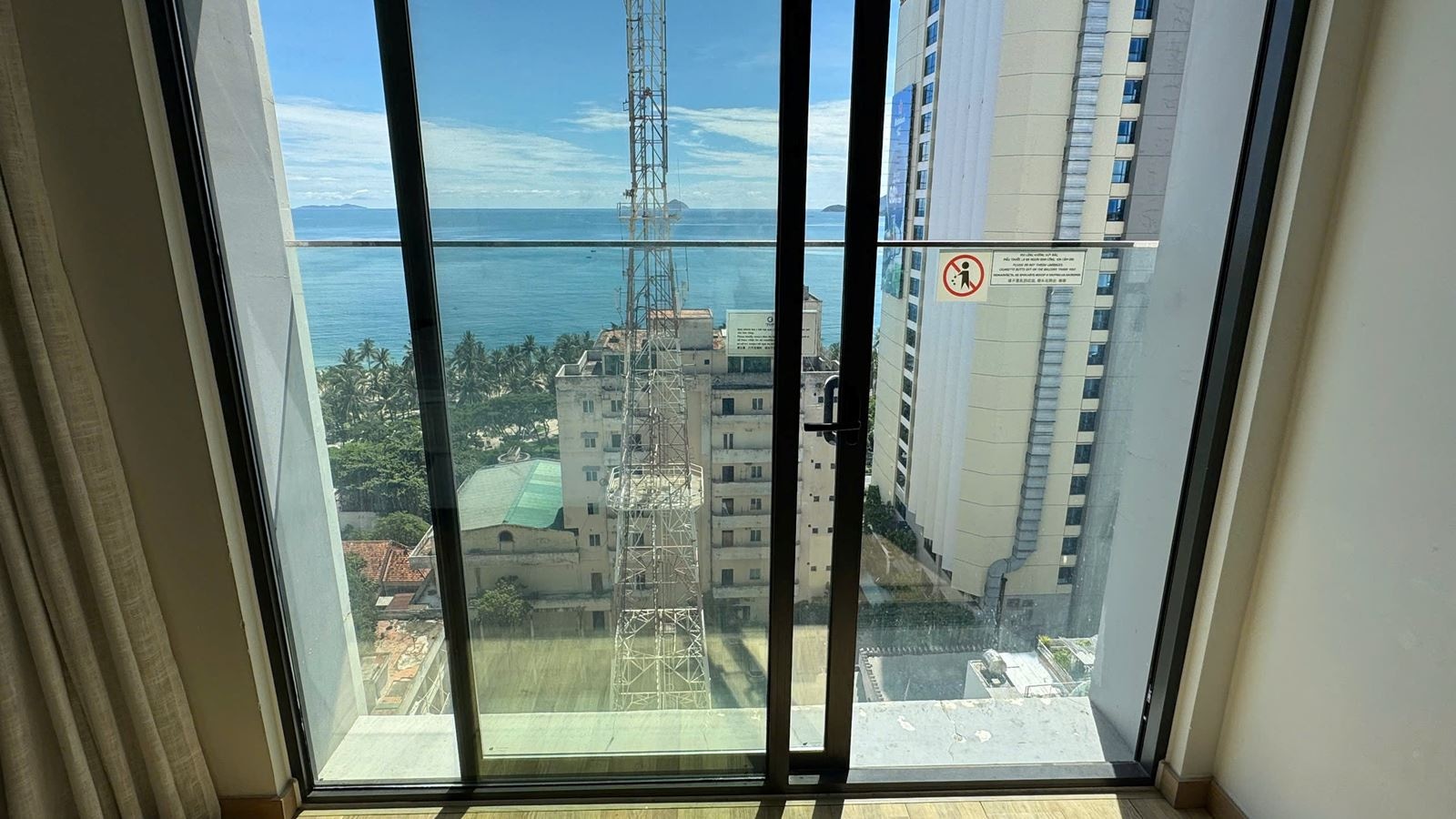 rooms-senior-deluxe-with-french-balcony