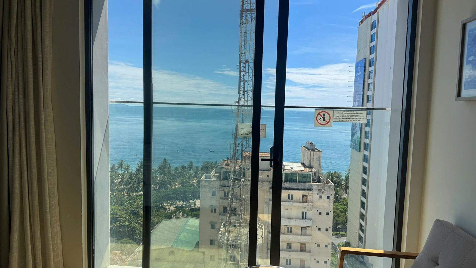 rooms-senior-deluxe-with-french-balcony