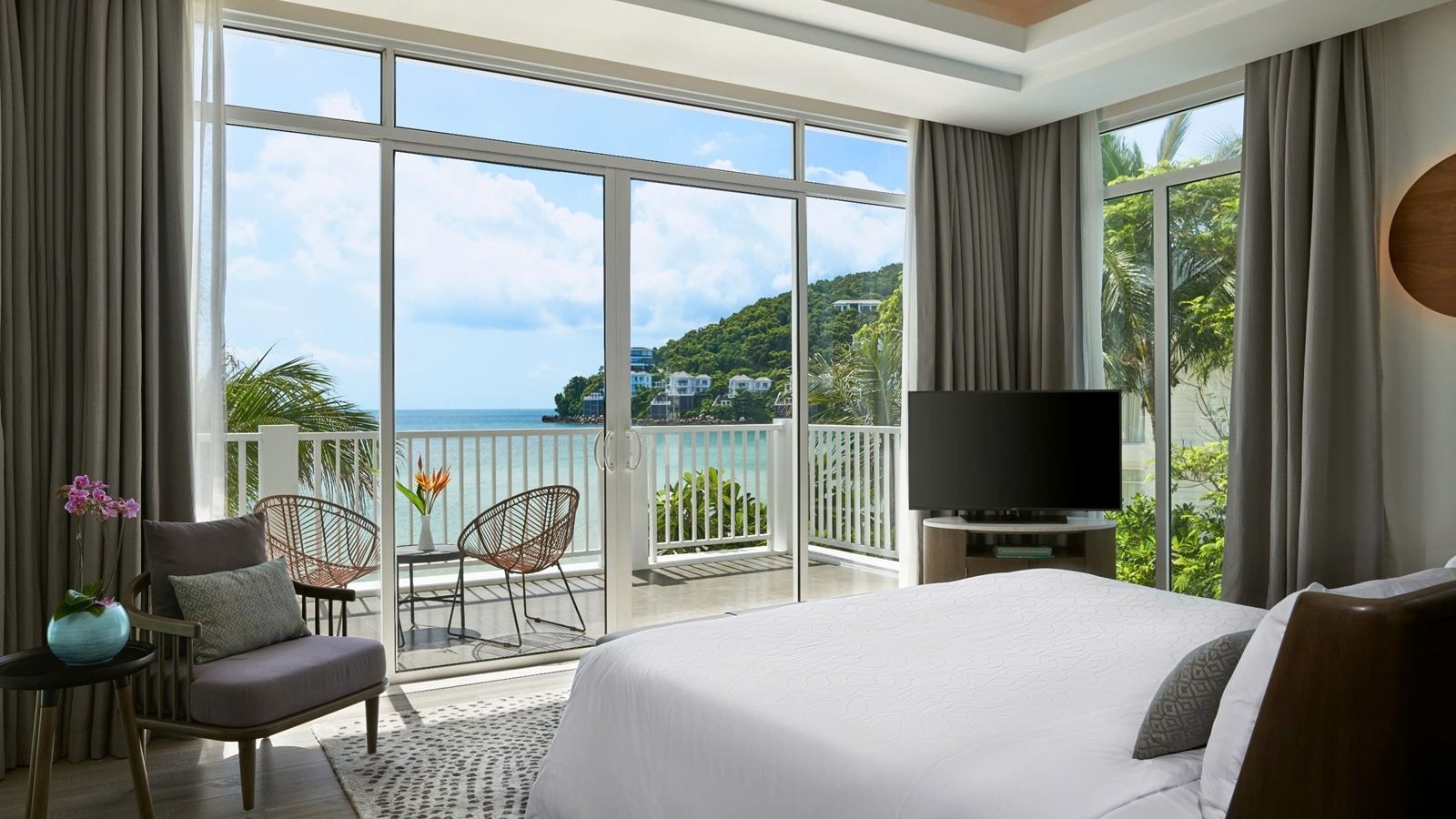 rooms-beachfront-villa-3-bedrooms