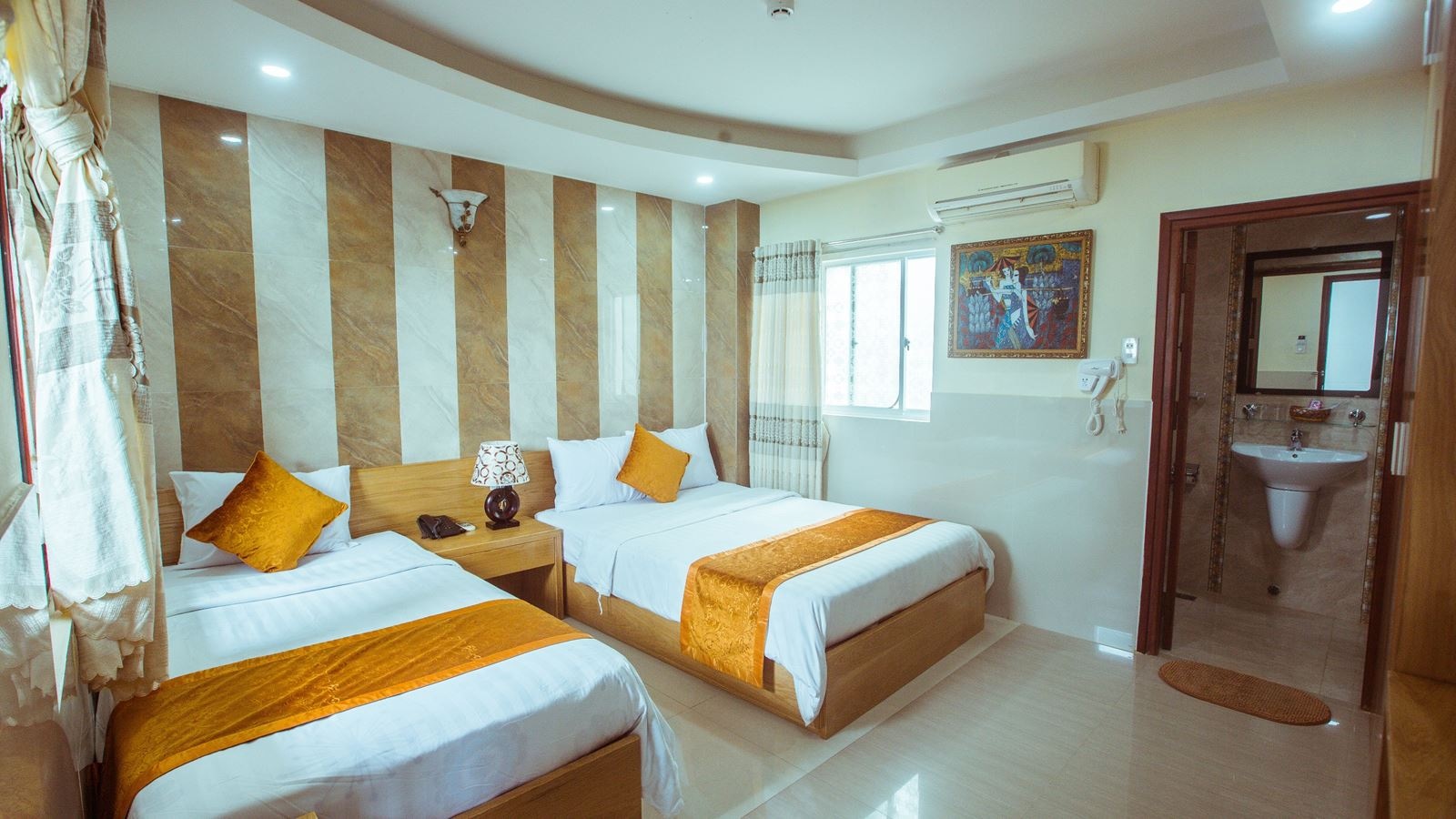 rooms-superior-with-corridor-view