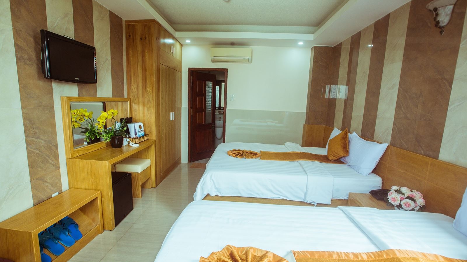 rooms-superior-with-corridor-view