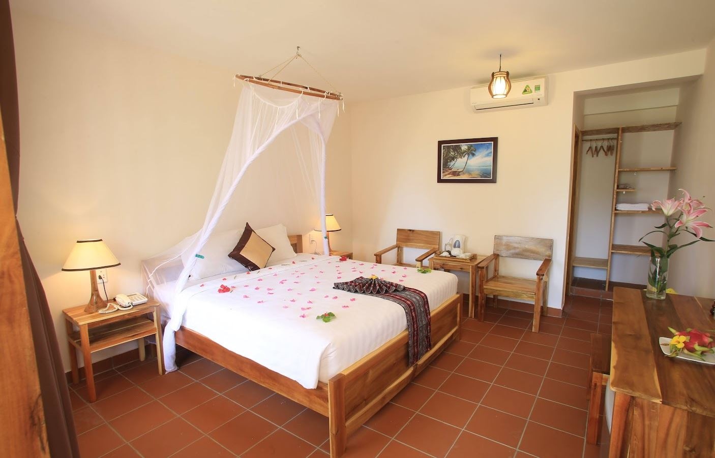 rooms-room-with-garden-view