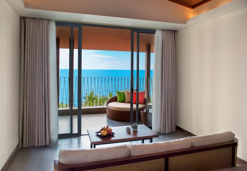 rooms-junior-suite-with-balcony