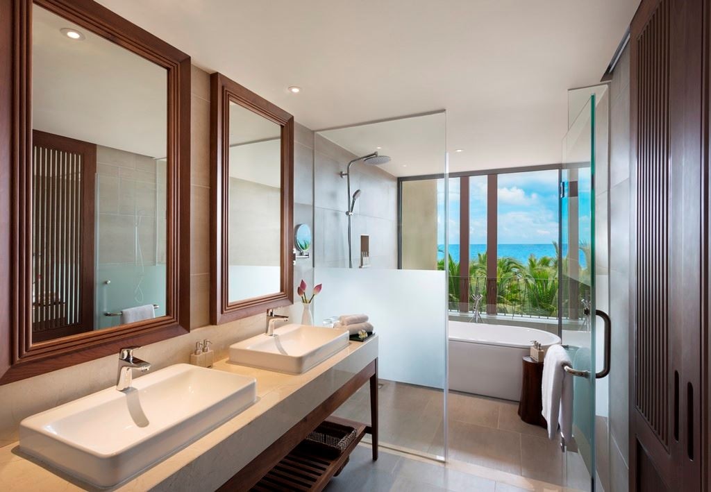 rooms-moonrise-suite-with-balcony