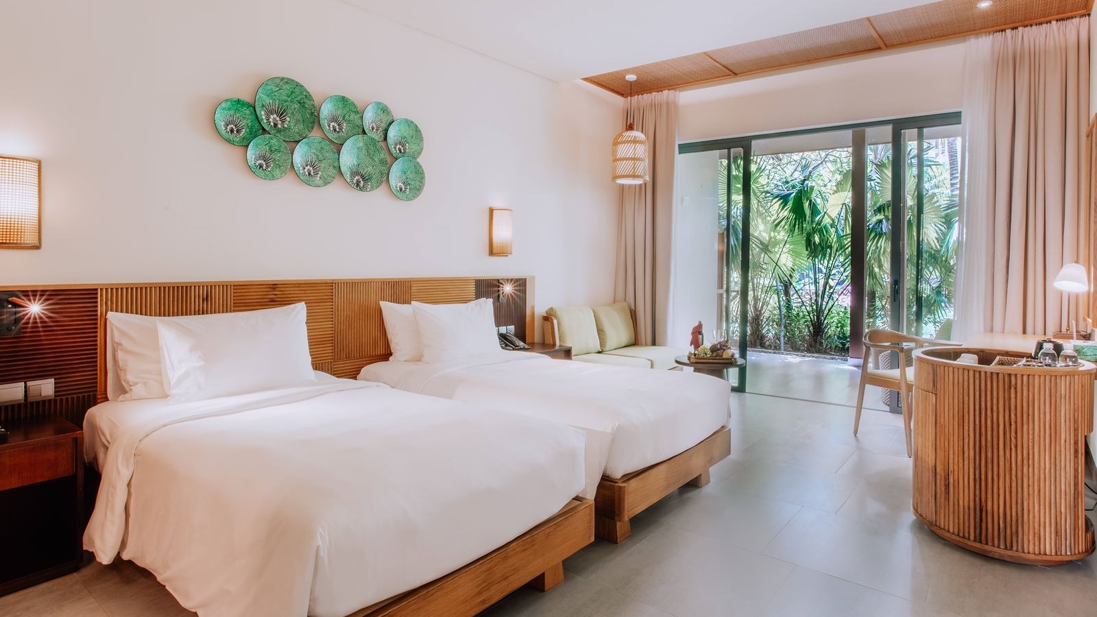 rooms-deluxe-garden-view-with-balcony