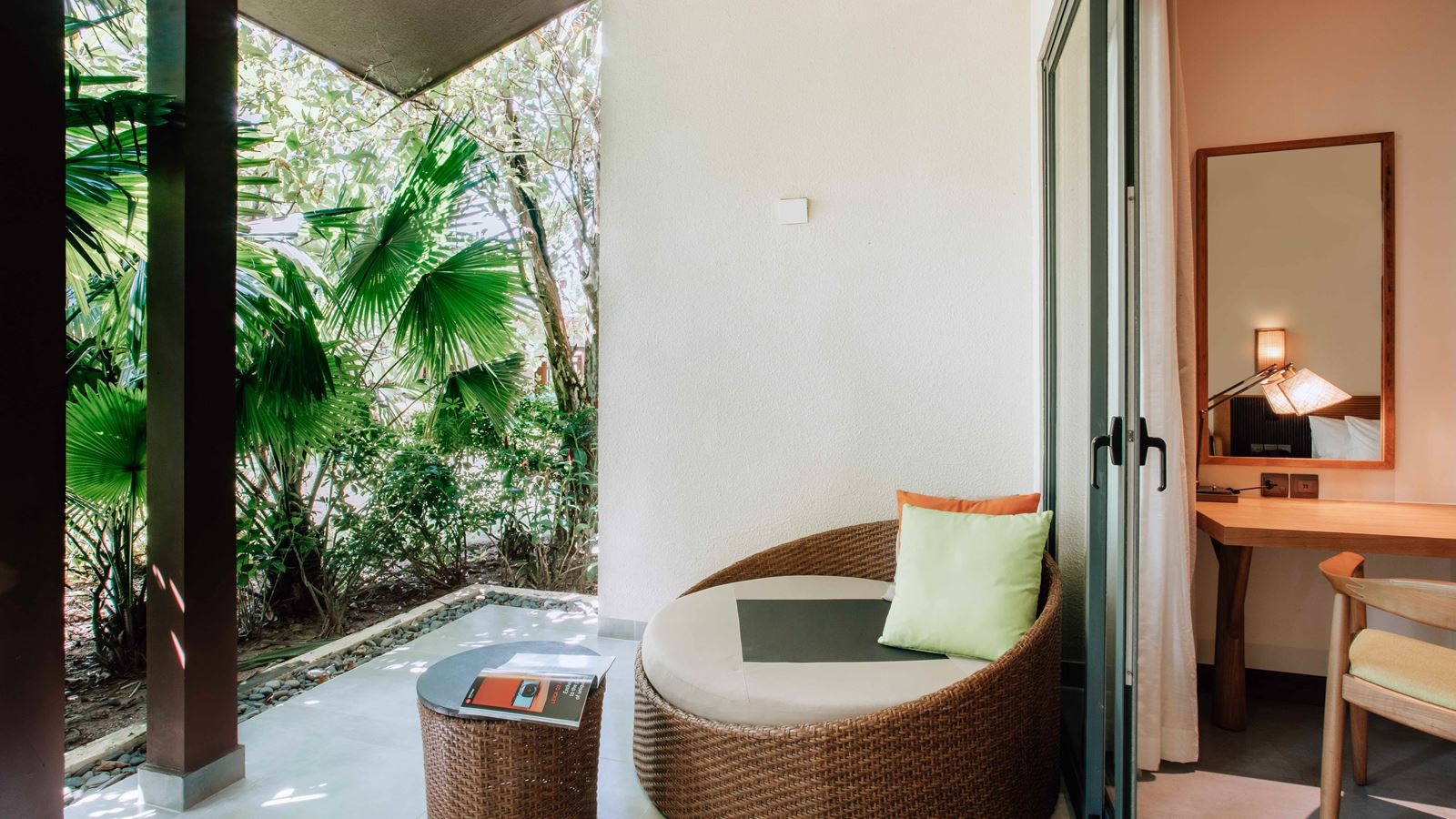 rooms-deluxe-garden-view-with-balcony