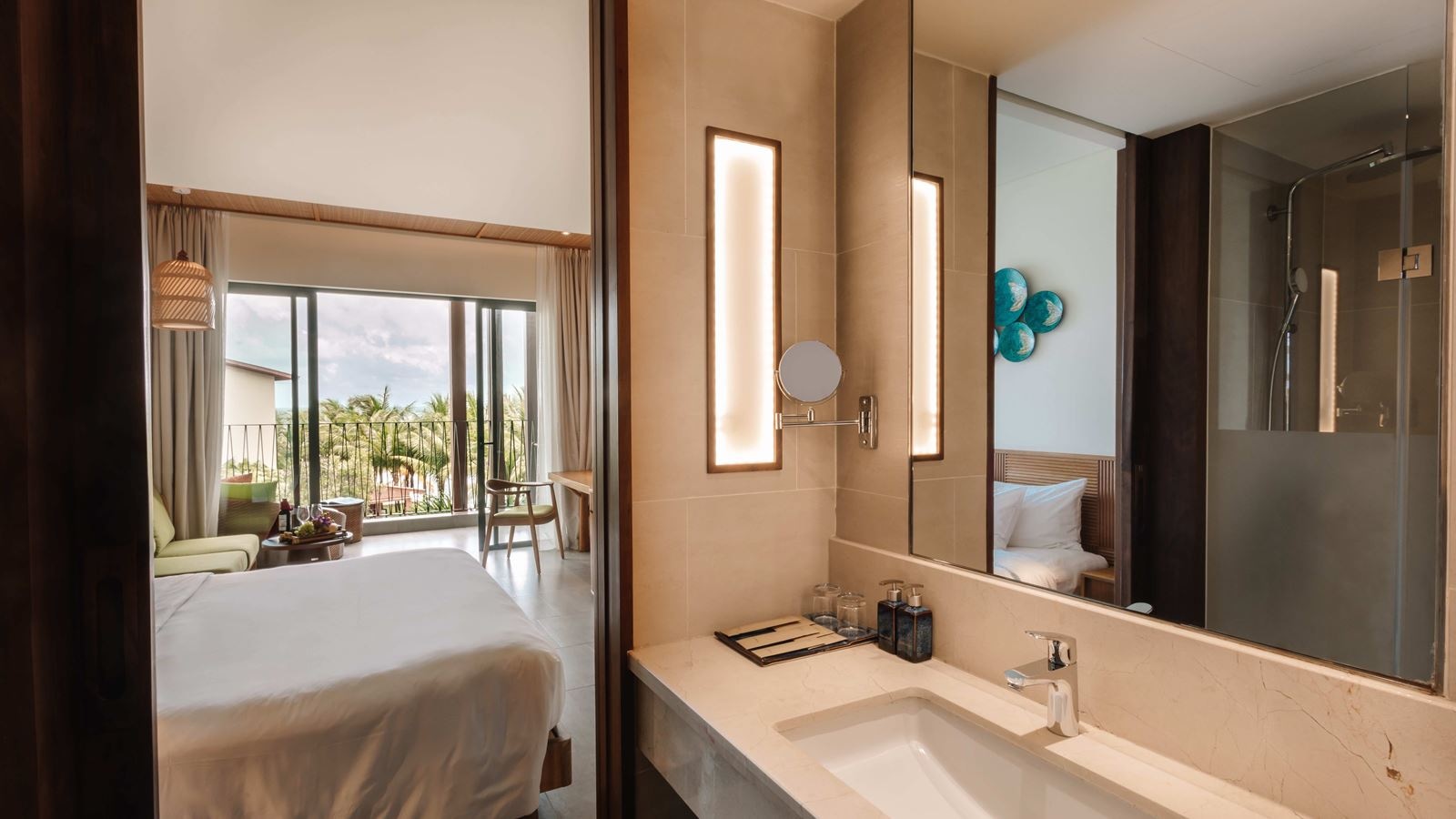 rooms-deluxe-pool-view