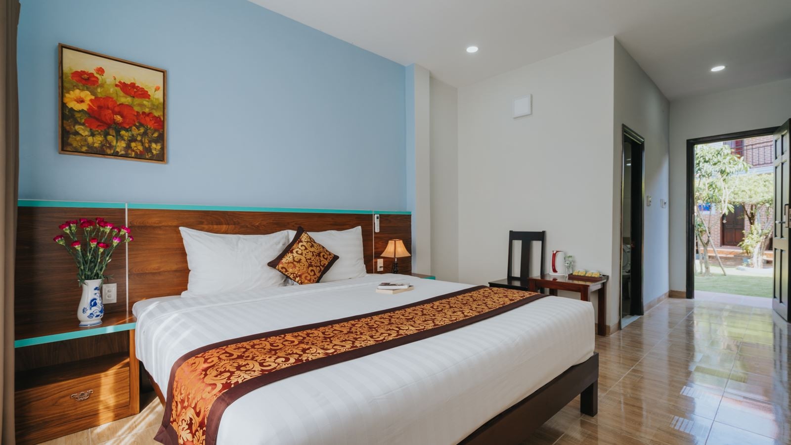 rooms-apartment-2-bedrooms-garden-view-balcony