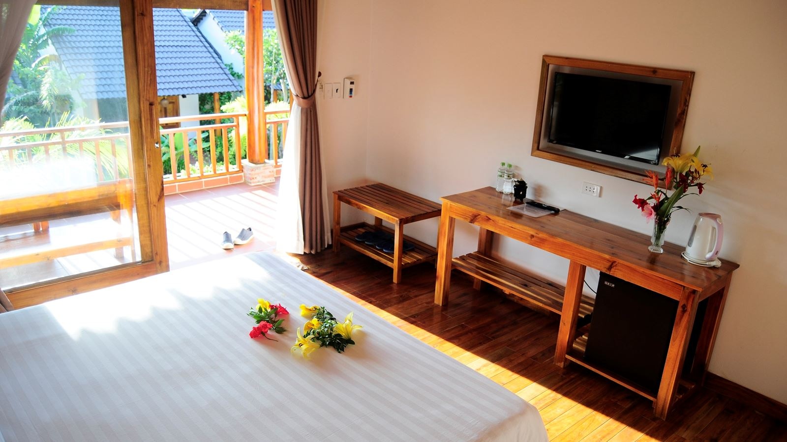 rooms-superior-double-gardenview-with-balcony